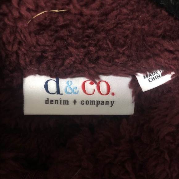 Stylish Burgundy Quilted Vest for Women - Picture 2 of 5